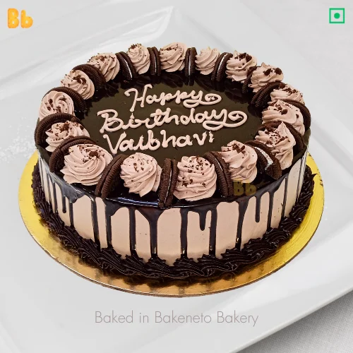 Choco Oreo Cake is one of the nicest combination of chocolate cake with richness of Oreo biscuits. Order Cake online by bakeneto in Noida and free delivery in just 1 hour.